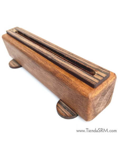 Hablador de mesa base en madera media carta